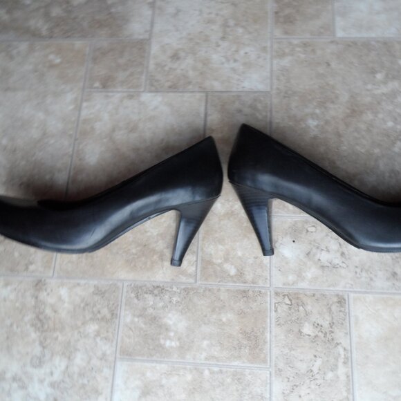 Le Chateau- woman black  shoes  Size 7 Genuine Leather - Picture 11 of 12